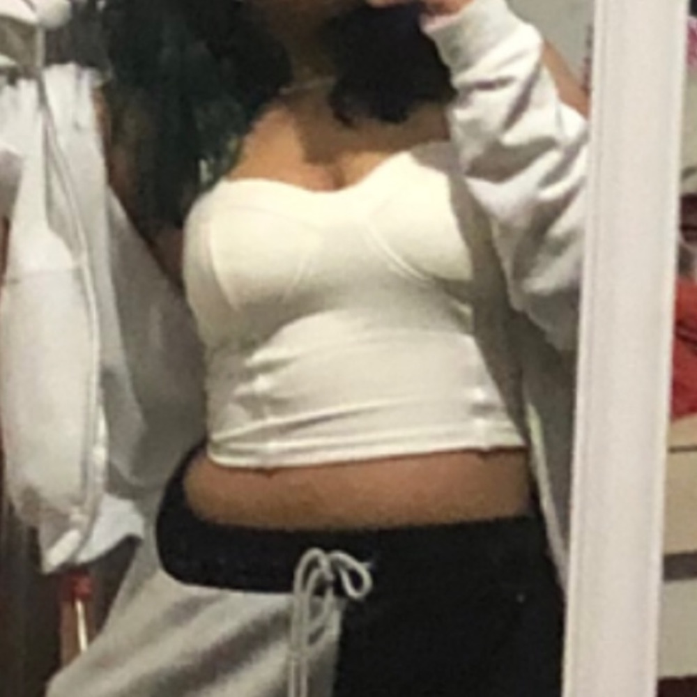 This is a Marshall’s top it’s brand new theirs no damages it’s in good condition